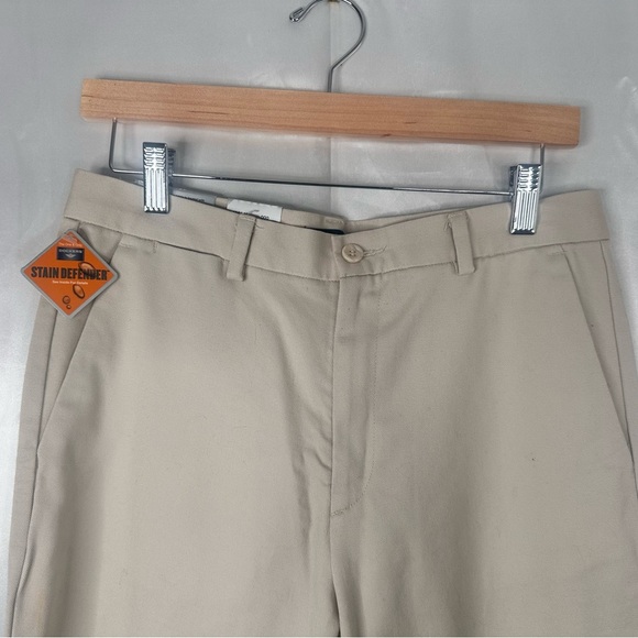 Dockers Go Khaki Stain Defender Size 10 Short - Picture 2 of 10
